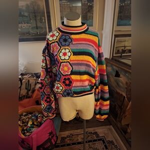 NEW WITHOUT TAGS FARM RIO FLOWER CROTCHET OVERSIZE SWEATER. SIZE SMALL MED LG